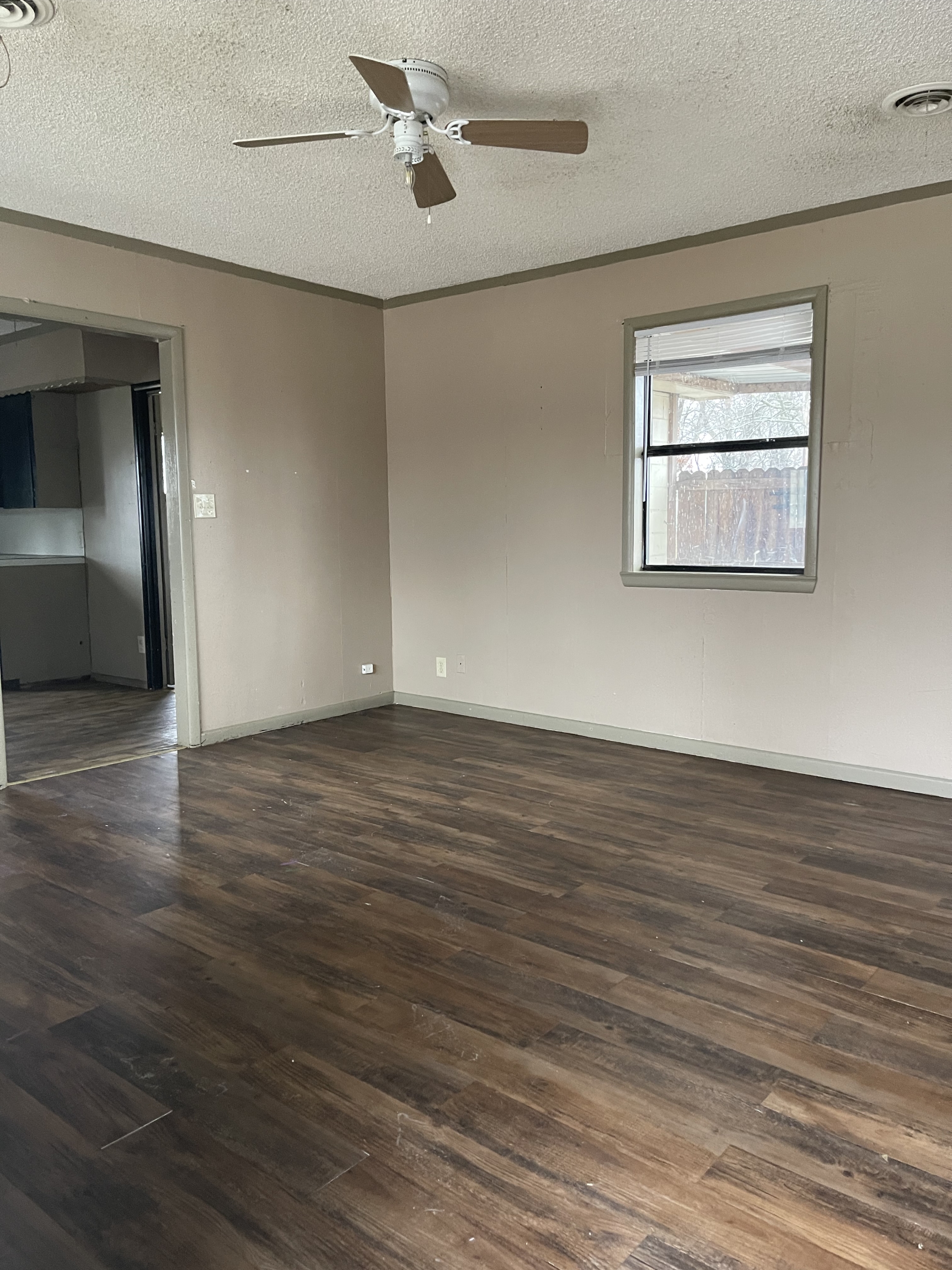 424 S MAIN